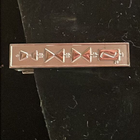 Vintage-1950s-1.5” x 0.33” Robbins Company Art Deco silver tone tie bar/clip - Picture 2 of 14